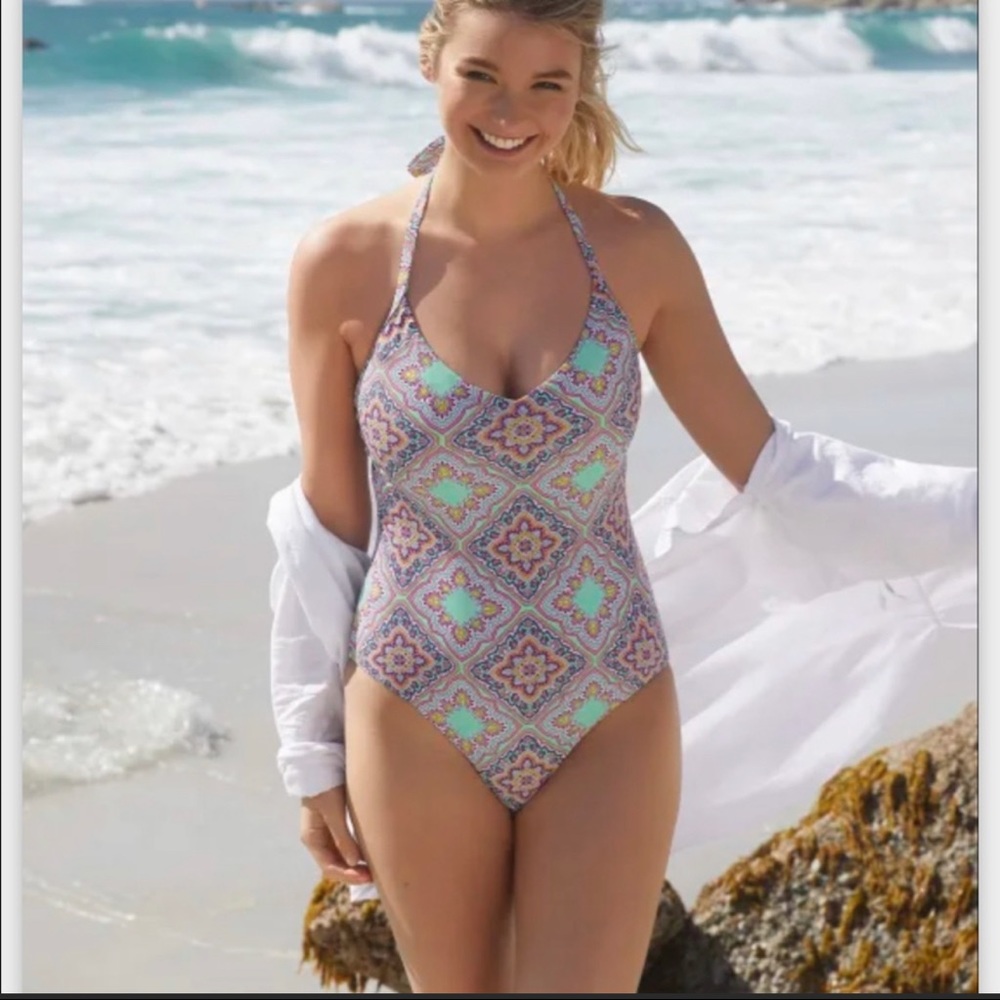BRAVISSIMO NWOT Swim Suit Large 38E one piece